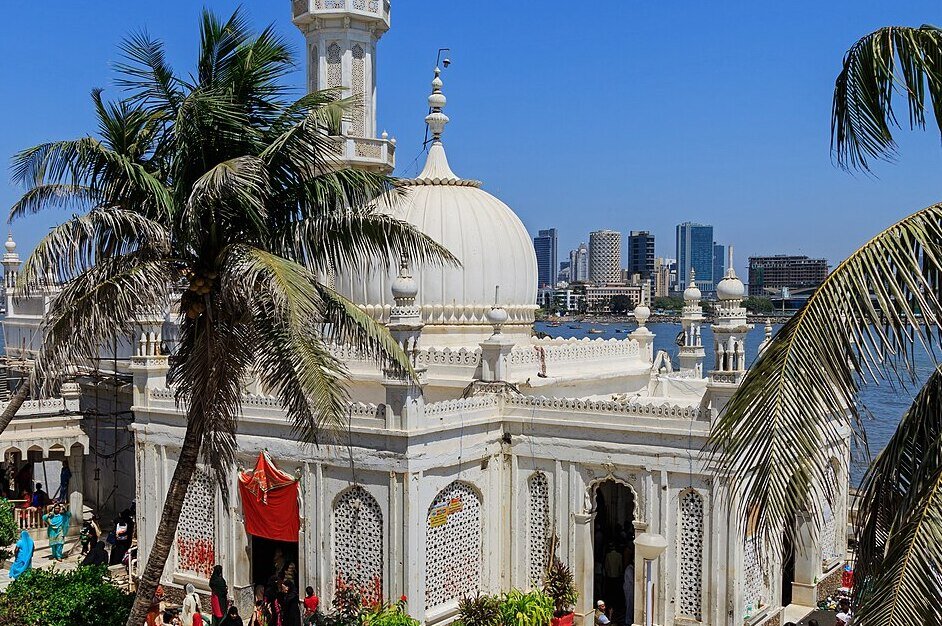 How and where do religious minorities claim their rights?