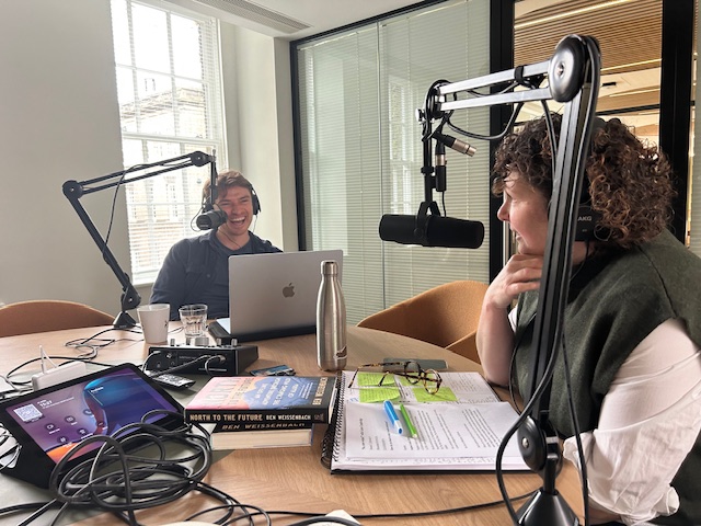 How to lead in a 24/7 media environment