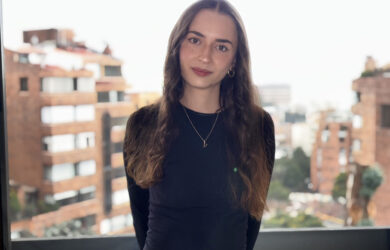 Combining fundamental Physics and start-up leadership