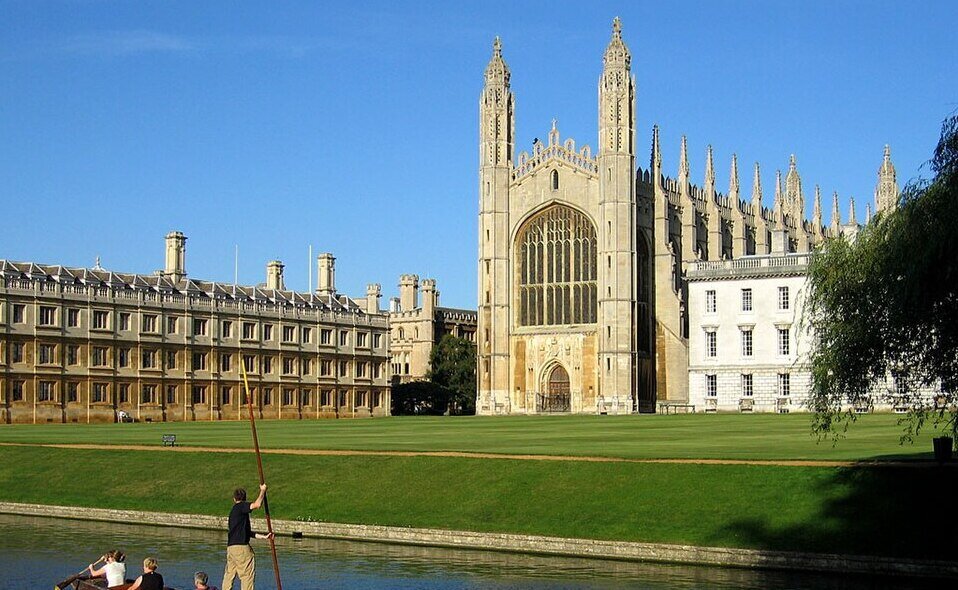 Gates Cambridge Scholars and interviewer win prestigious promotions